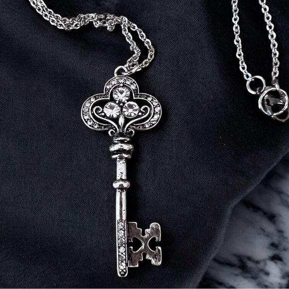 Key pendant charm necklace Key charm necklace Key pendant jewellery Rhinestones - Picture 4 of 17
